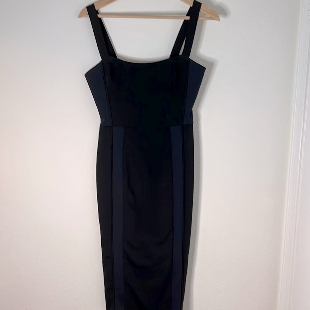 French Connection dress black with dark blue accent, zipper closet size 2